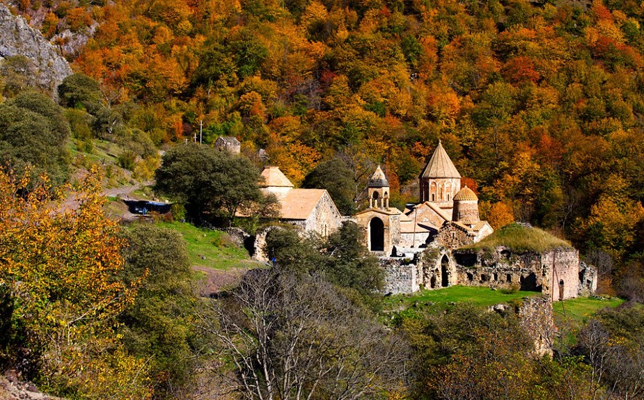Албанскую святыню мирового значения варварски разрушают армянские оккупанты -