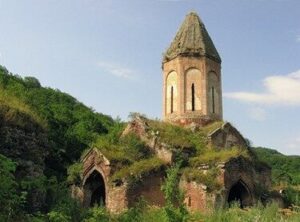 Армянское варварство: разрушенные азербайджанские села и поруганные грузинские храмы рядом